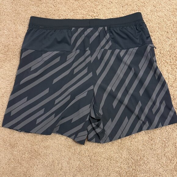 Brooks Journey 7" 2-in-1 Short - NWT Large - Picture 2 of 3